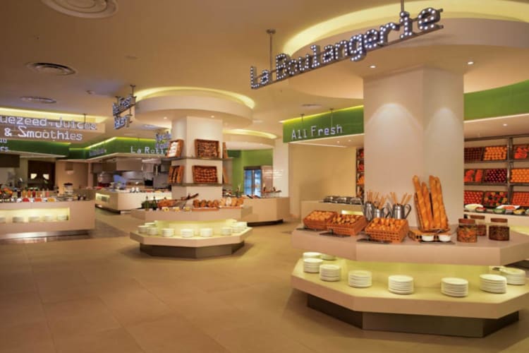 Carnival Restaurant buffet